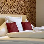 De Lange Man Eifel Hotel 3*