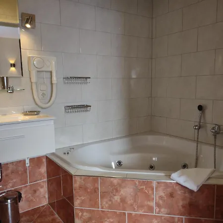 מלון De Lange Man Eifel 4*