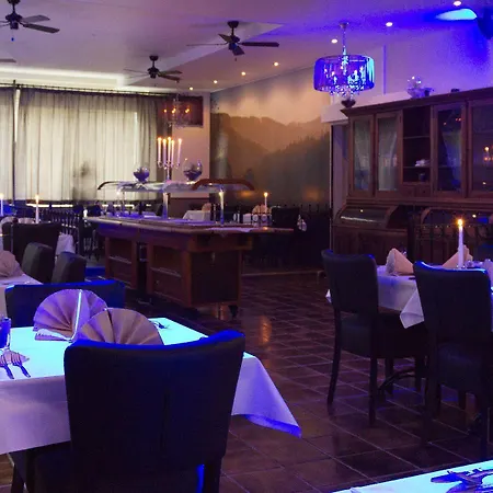 De Lange Man Eifel Hotel 4*